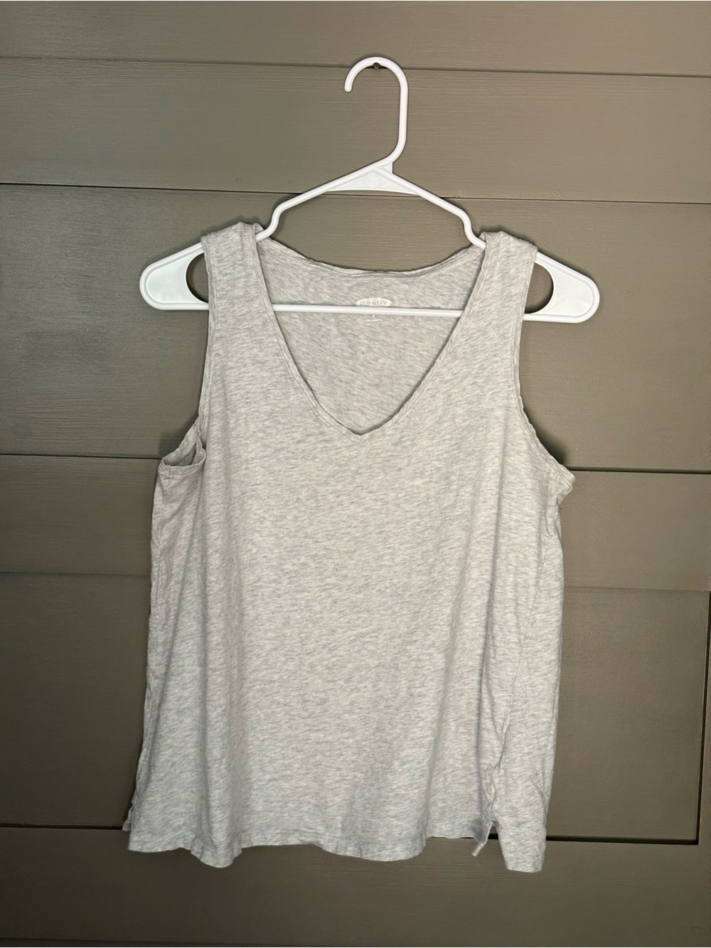 Old Navy Light Gray V-Neck Sleeveless Tank Top